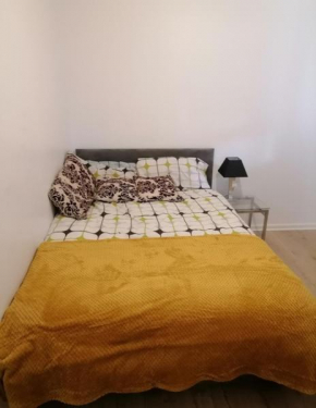 London VAUXALL Room